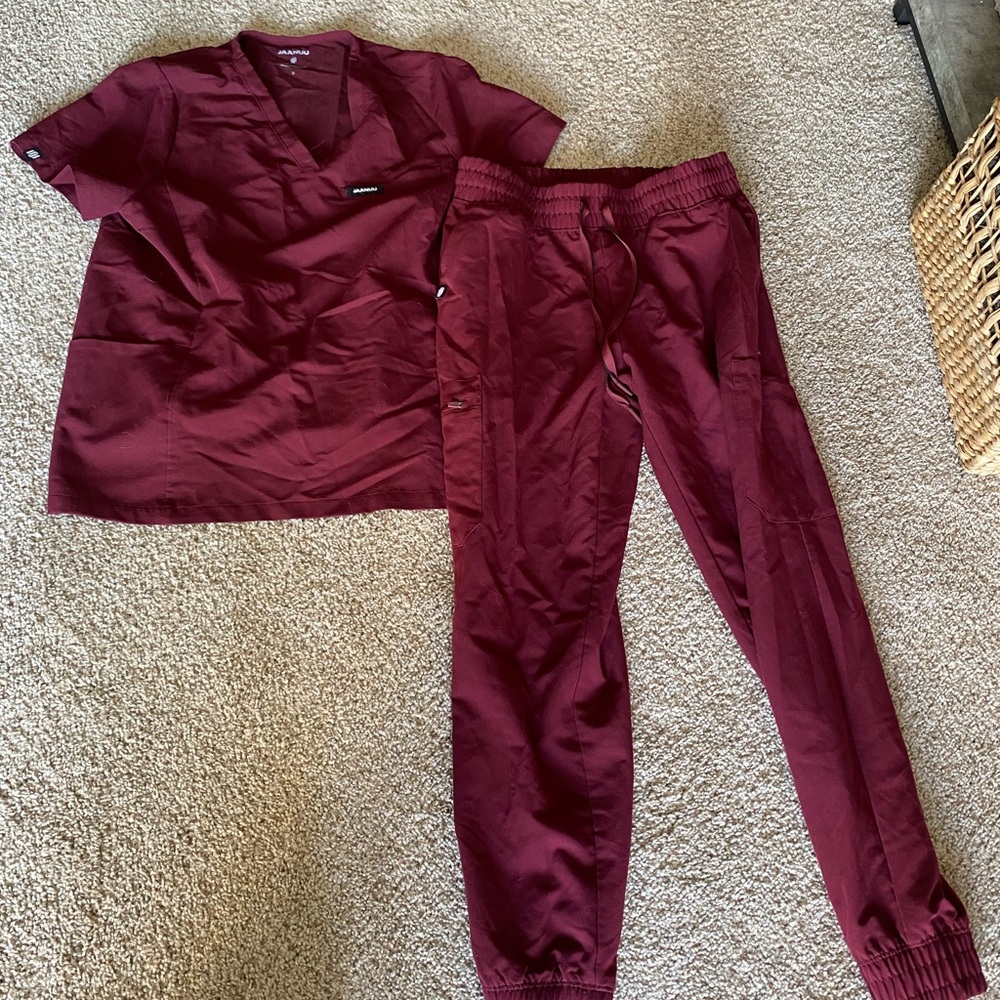 Jaanuu maroon scrub set